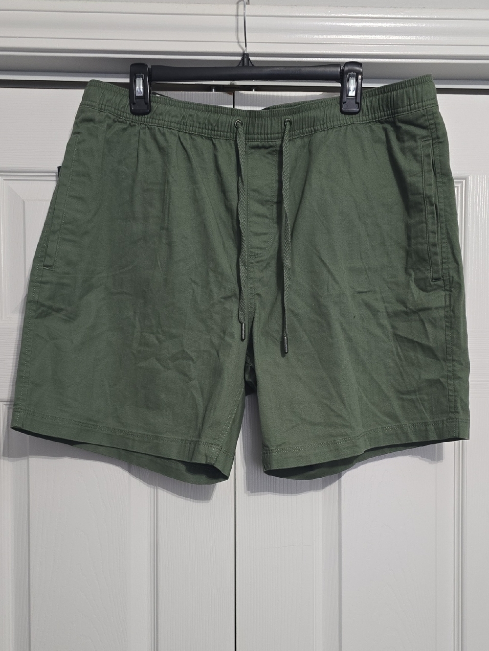 🆕️GAP Men's Drawstring Casual Shorts in Olive